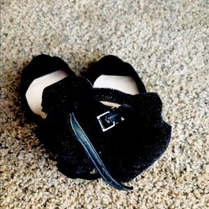 Jessica Simpson - Black heels